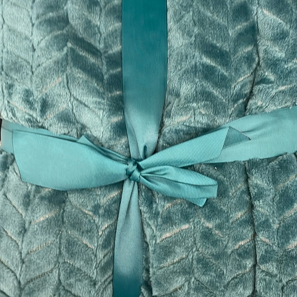 Green Braided Fleecev Plush Blanket